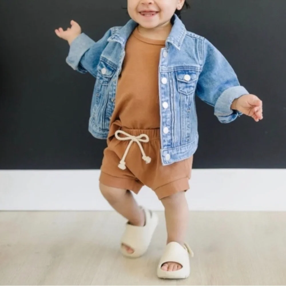 🩵 B’gosh Baby denim Jean jacket Button front in size 9 M JUST SO STINKIN CUTE